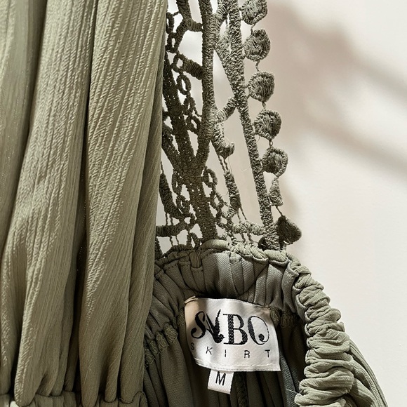 Sage green maxi/boho dress with crocheted back - Picture 6 of 9